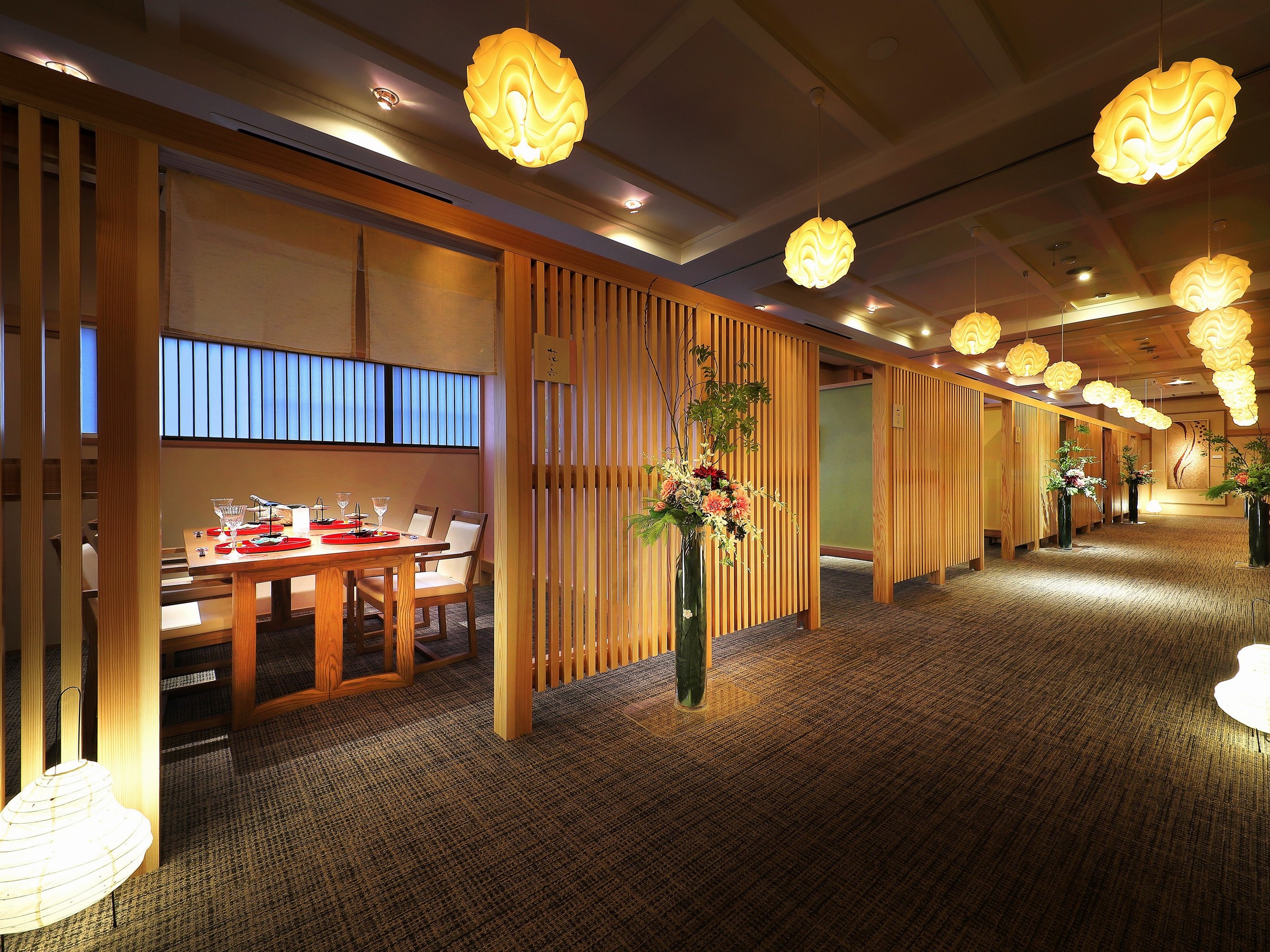 半個室会食場（Hanaダイニング）