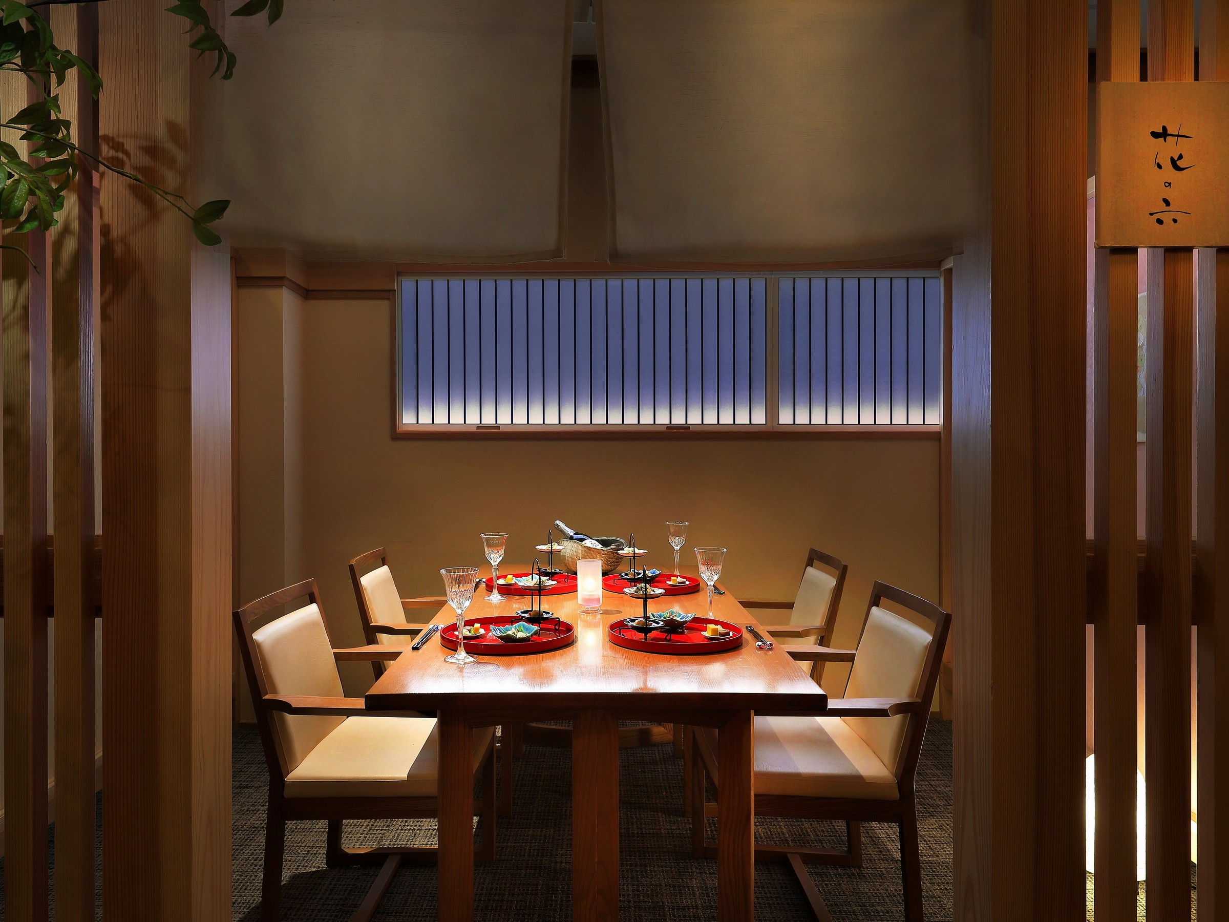 半個室会食場（Hanaダイニング）