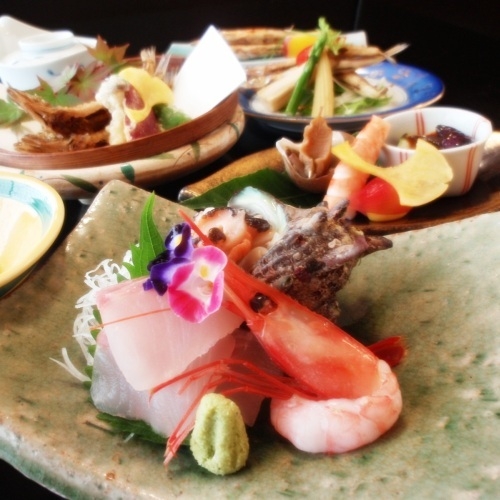 【新プラン登場】春夏限定！旬の「岩牡蠣」を堪能！濃厚な旨味に「美味しい〜ね」とみんなが思わず最高笑顔