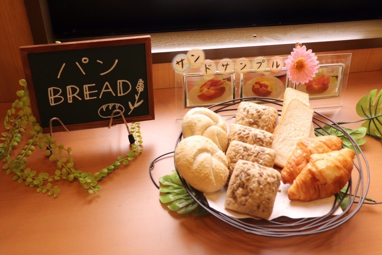 ■１階『花茶屋』パン以外にも毎日朝カレー提供■
