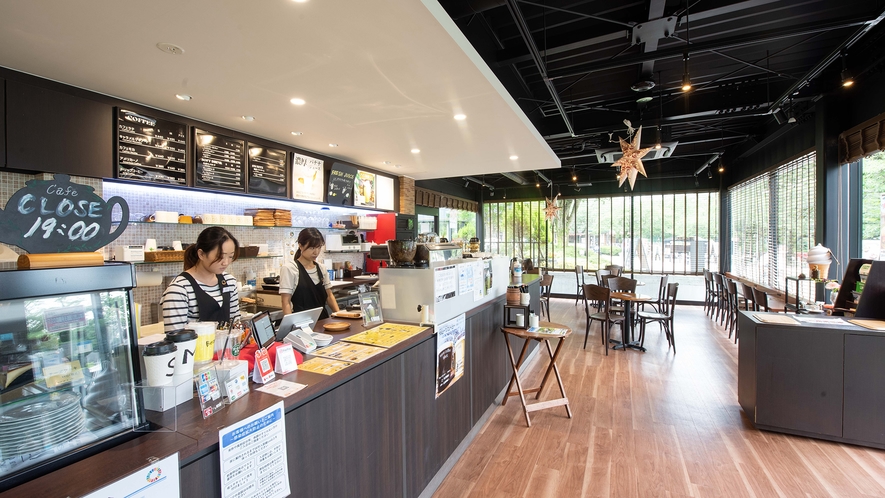  GKB Cafe　園内にはたくさんのレストランやカフェがございます