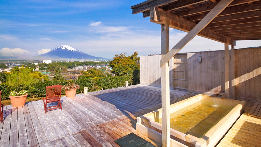 【茶目湯殿】富士山眺望の露天風呂（冠雪の富士）