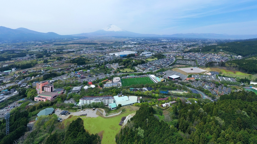 富士山を望む10万坪の敷地に天然温泉、レストラン、アクティビティ豊富な高原リゾートホテル！