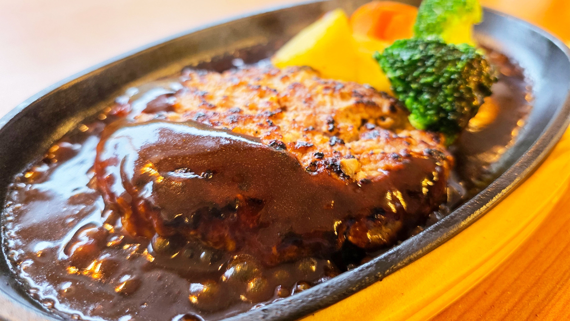 【7・8月限定】黒毛和牛ハンバーグフェア開催！肉汁あふれる贅沢メニューを食べ放題