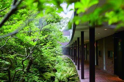 ザ・プリンス 軽井沢 ガーデンツインが連なる曲線の回廊