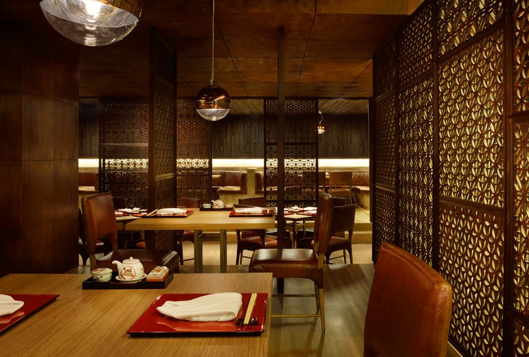 吉左右日本料理レストラン8F