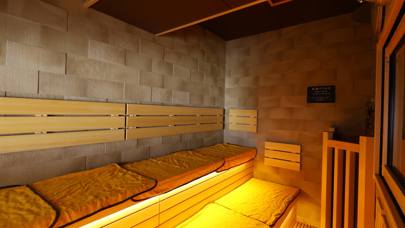 男性オートロウリュサウナ（温度92℃）
