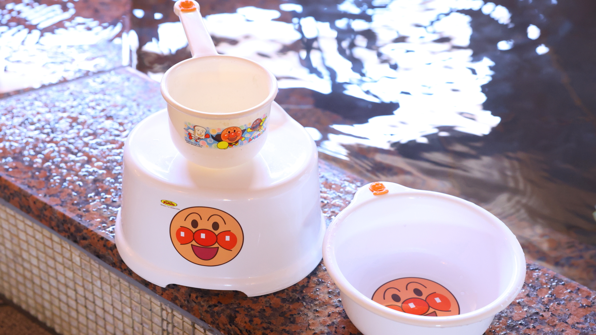お子様用手おけ、風呂椅子、湯おけ