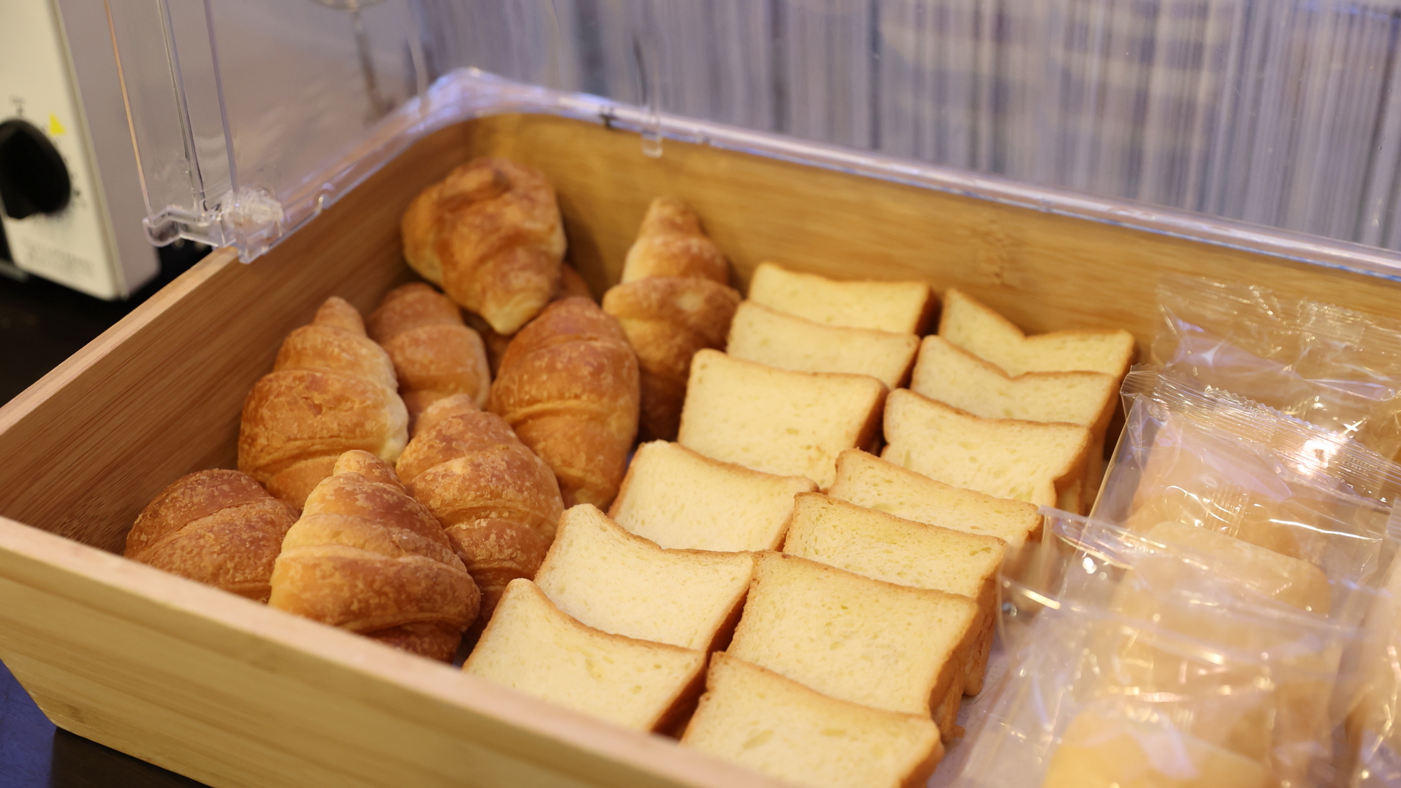 ■朝食～パン各種～（イメージ）
