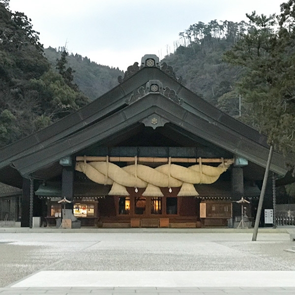 【1泊夕食付/朝食無し】早朝は出雲大社に出発ＧＯ！人気名物の三瓶バーガーは当館より車１５分