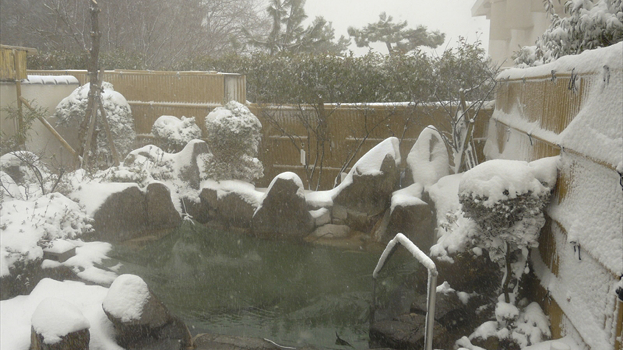 雪の露天風呂