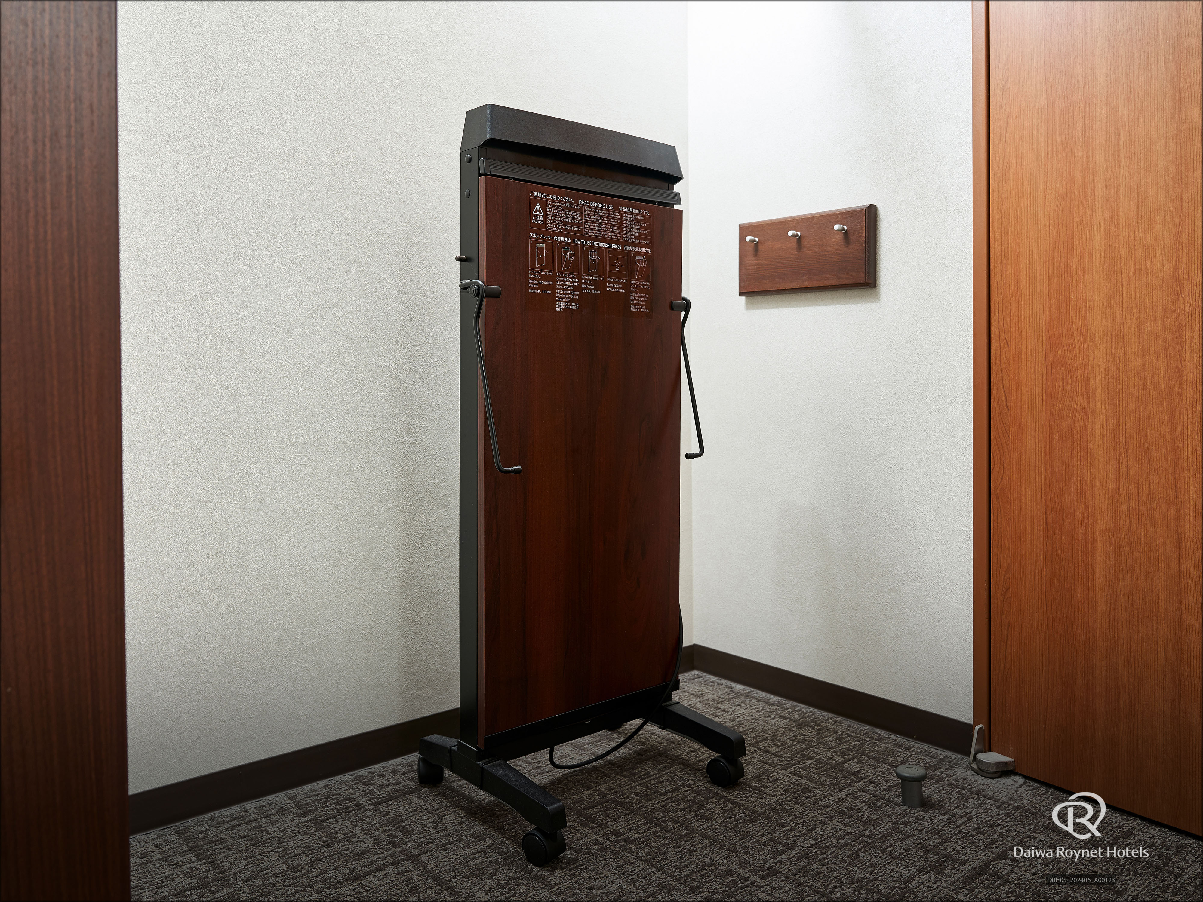 【客室】ズボンプレッサー