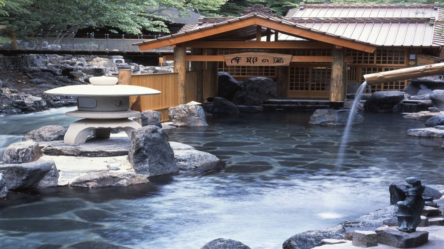 『摩訶の湯』混浴・100畳／宝川温泉で一番有名な露天風呂です。世界でもたいへん人気のある露天風呂です