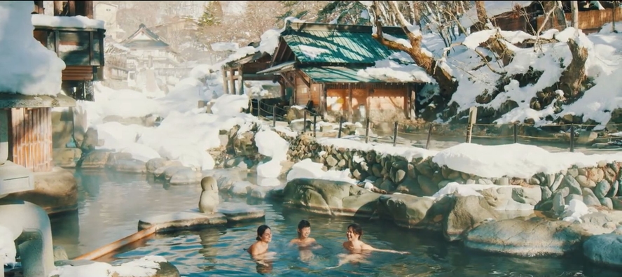 女子旅に人気の宝川温泉♪　『子宝の湯』200畳混浴