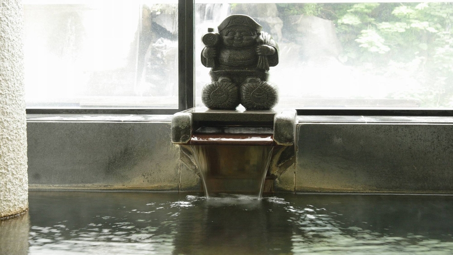 【大浴場・姫湯】源泉を贅沢にも掛け流し、宝川の湯をご堪能下さい。