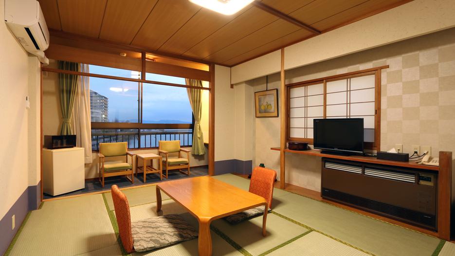 きれいな琵琶湖が見える和室10畳