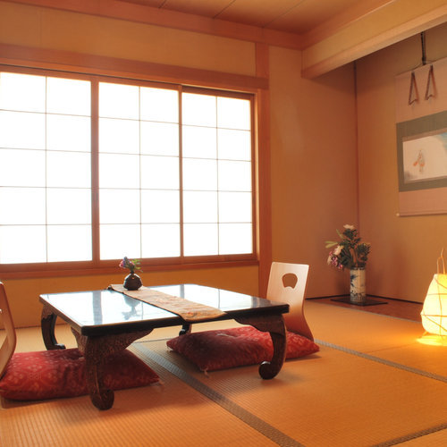 Japanese-style room (8 tatami mats)