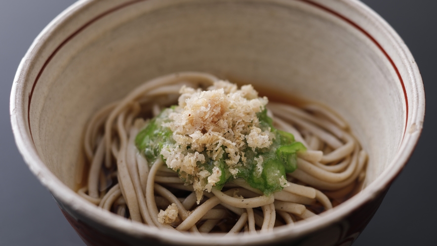 【通年のお料理】浦島蕎麦～おくら・自家製からすみ粉がけ～（一例）