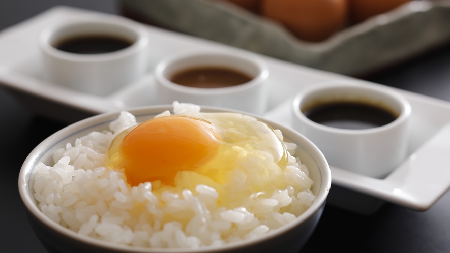 【朝食】丹後コシヒカリ、3種の醤油で味わう卵掛けご飯！