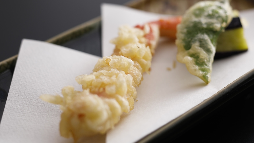 【冬のお料理】サクサクのカニの天ぷらは自家製のカニ塩にて。