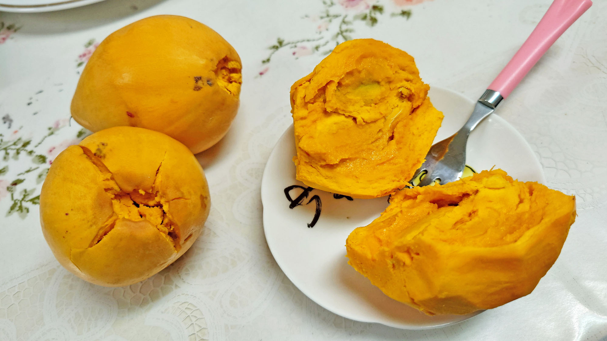 【果実】カニステル、別名エッグフルーツという南の果物です。