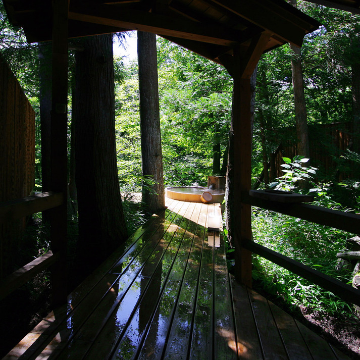 A detached room with an open-air bath, "Blue Moon"