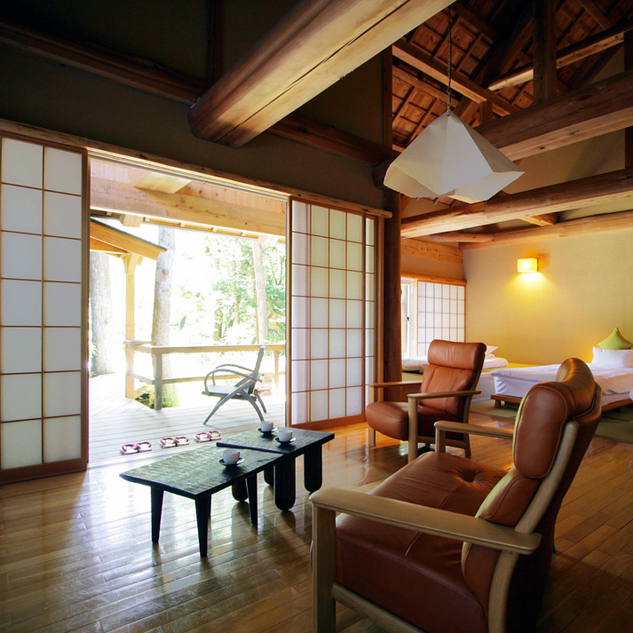 A detached room with an open-air bath, "Blue Moon"