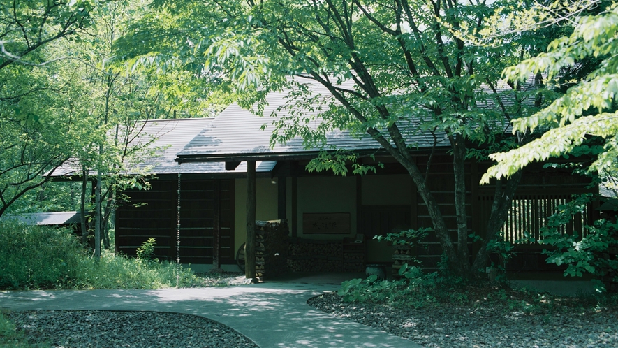 温泉山荘だいこんの花　「東門」