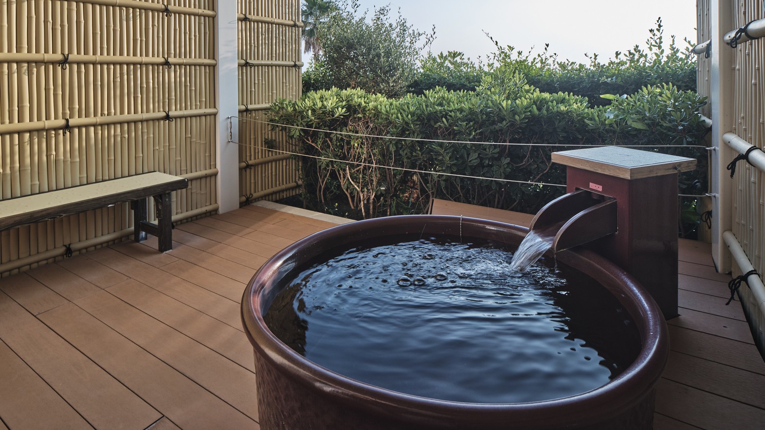 本館：和室露天ルーム 露天風呂