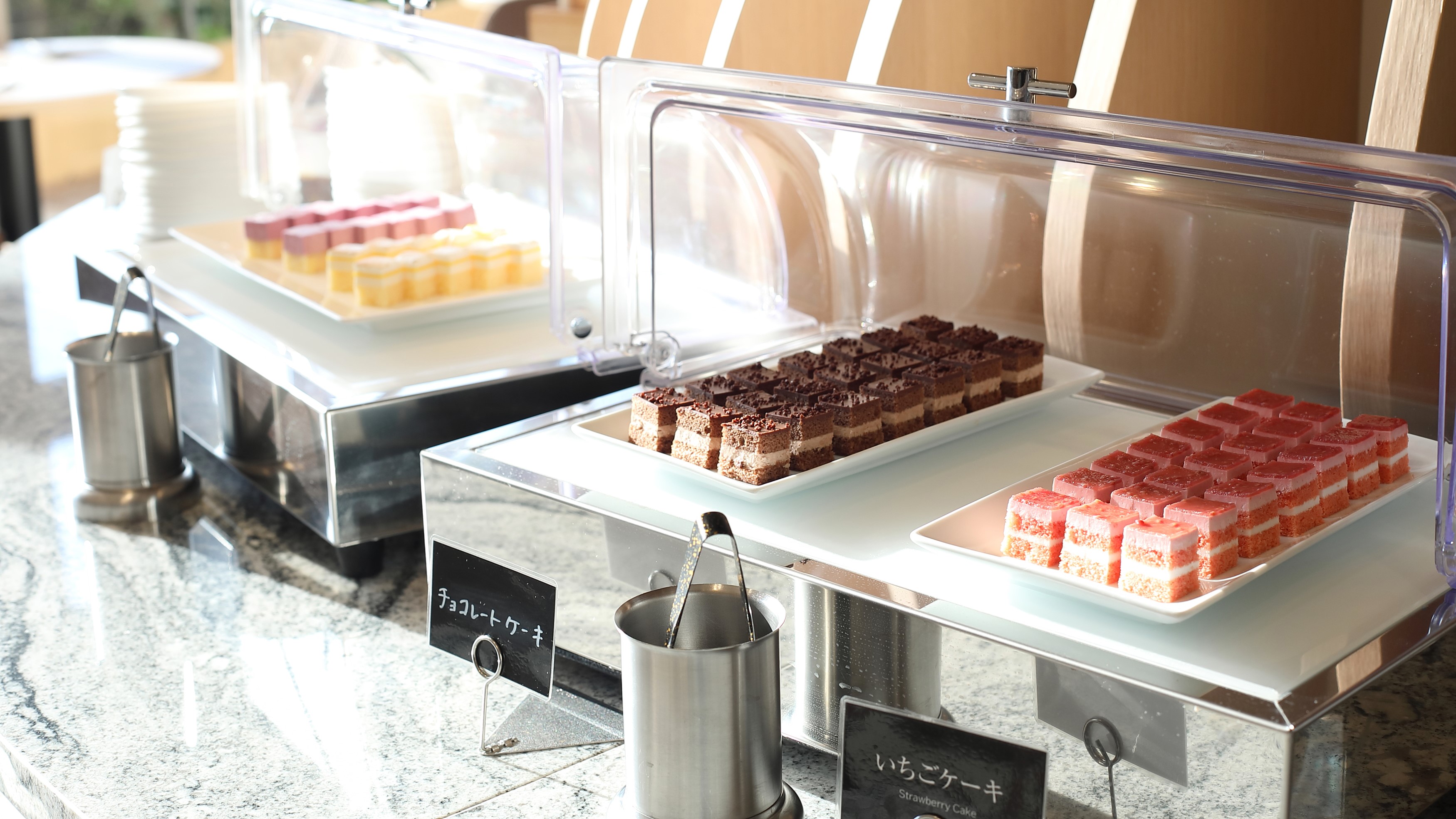 ビュッフェ料理 イメージ