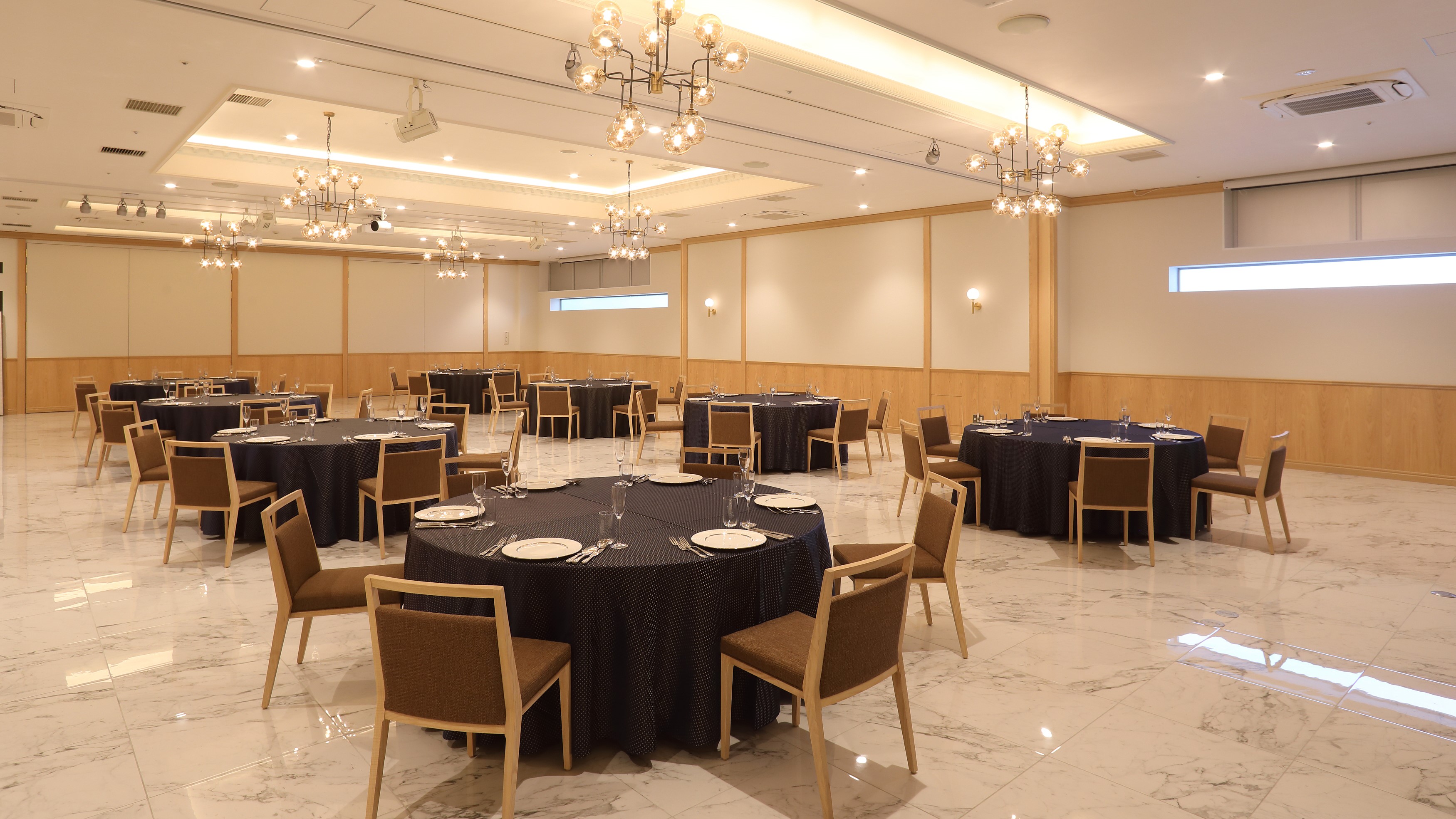 新館1階 大宴会場【グレカーロ】