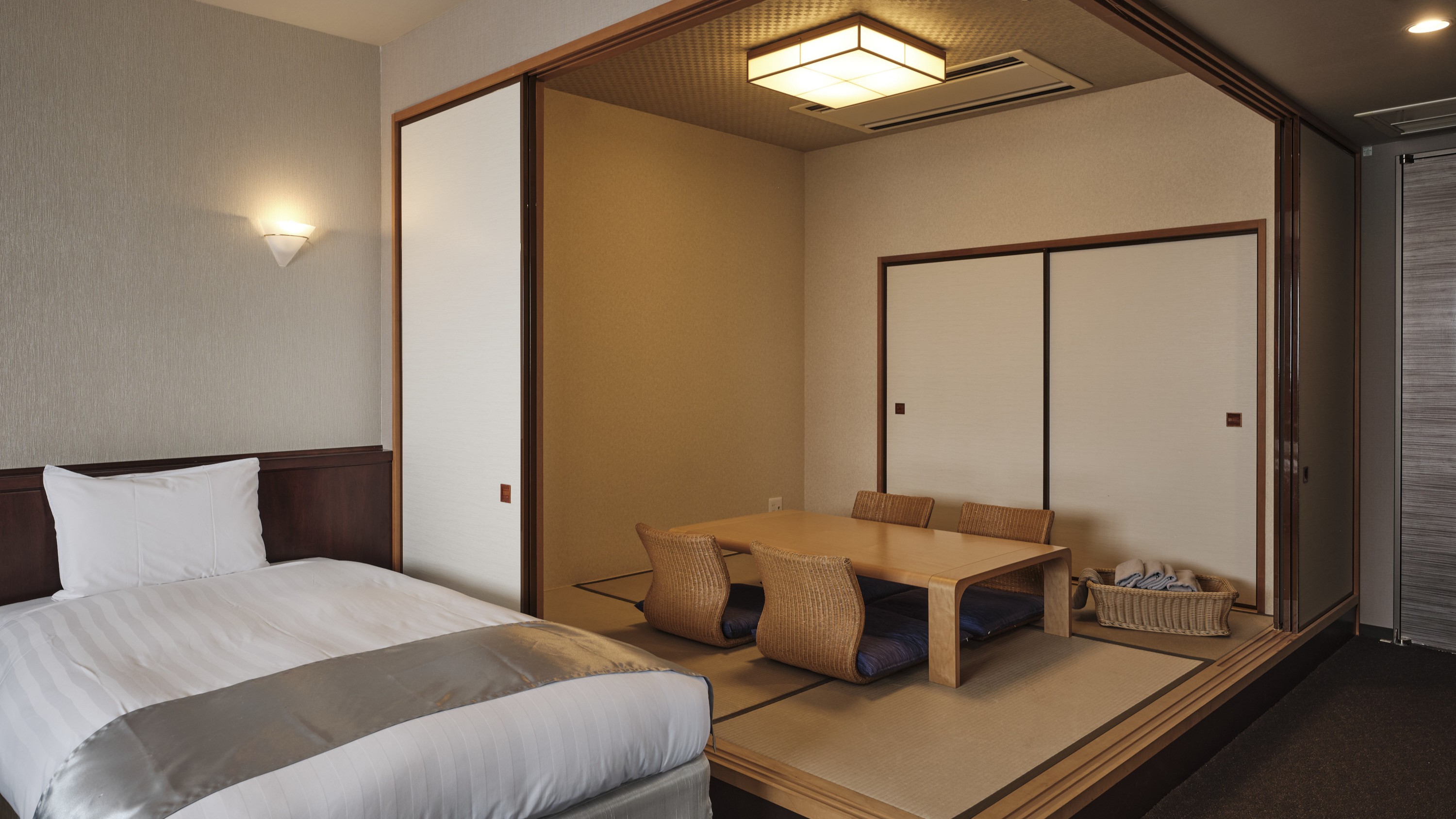 本館：コーナーツイン和室