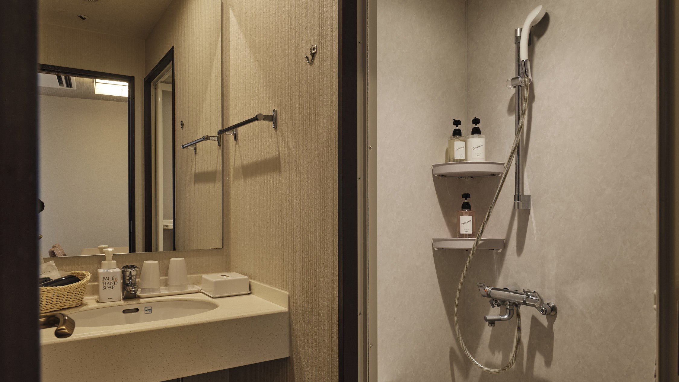 本館：コーナーツイン和室 洗面・シャワーブース