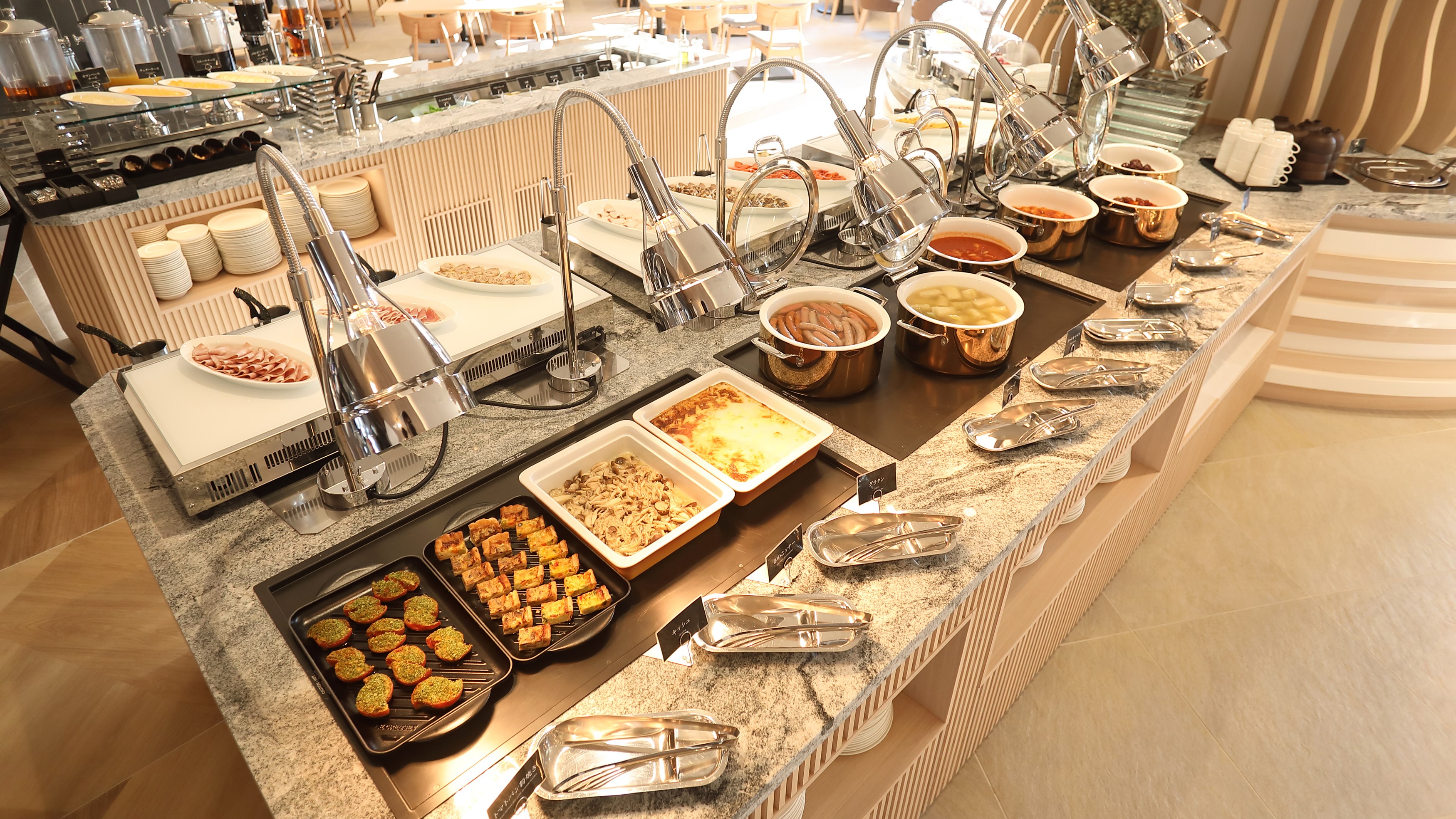 ビュッフェ料理 イメージ