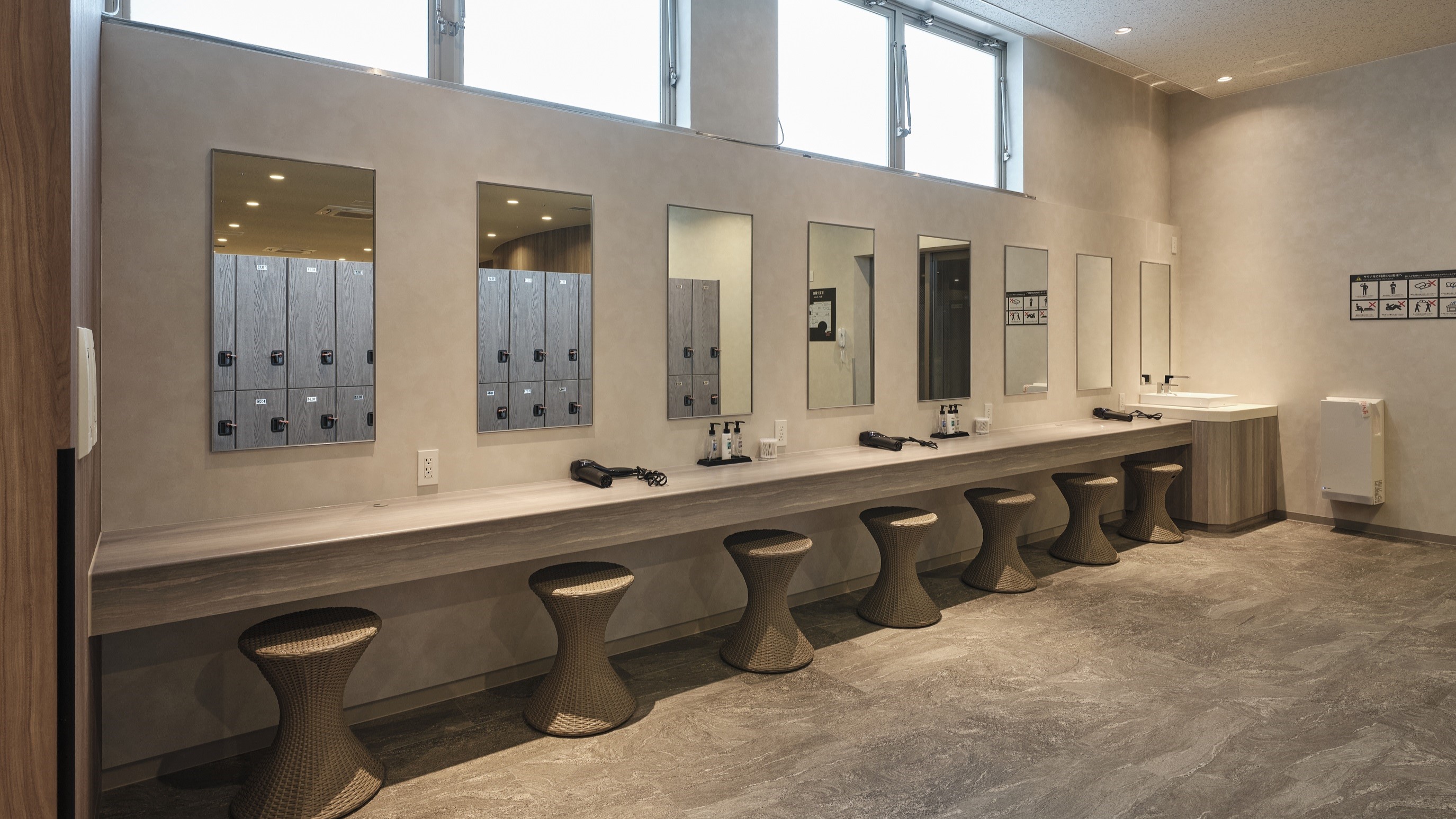 本館4階 男湯 更衣室