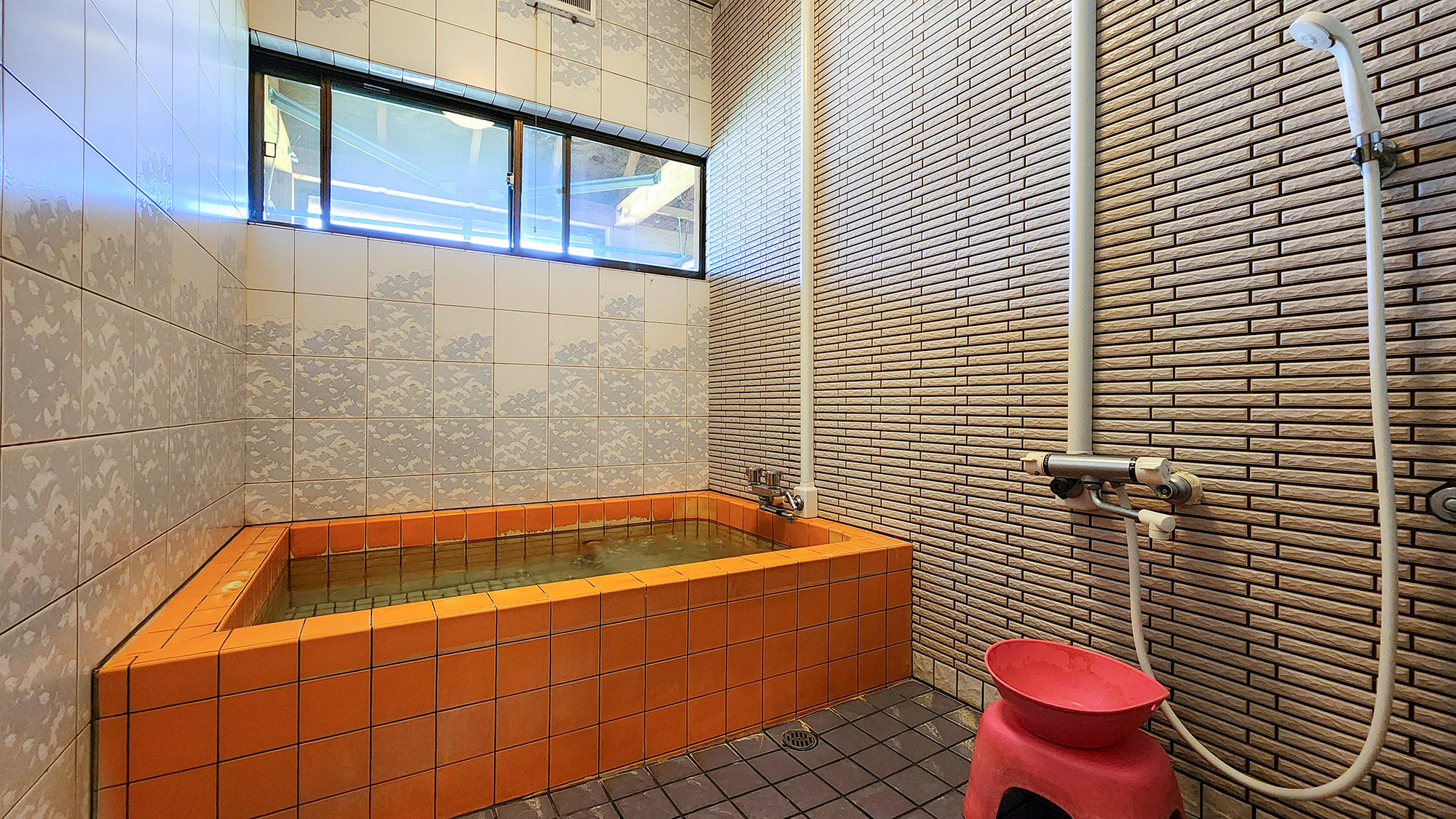 #お風呂　2か所ある貸切風呂で、プライベートな時間をお過ごしください