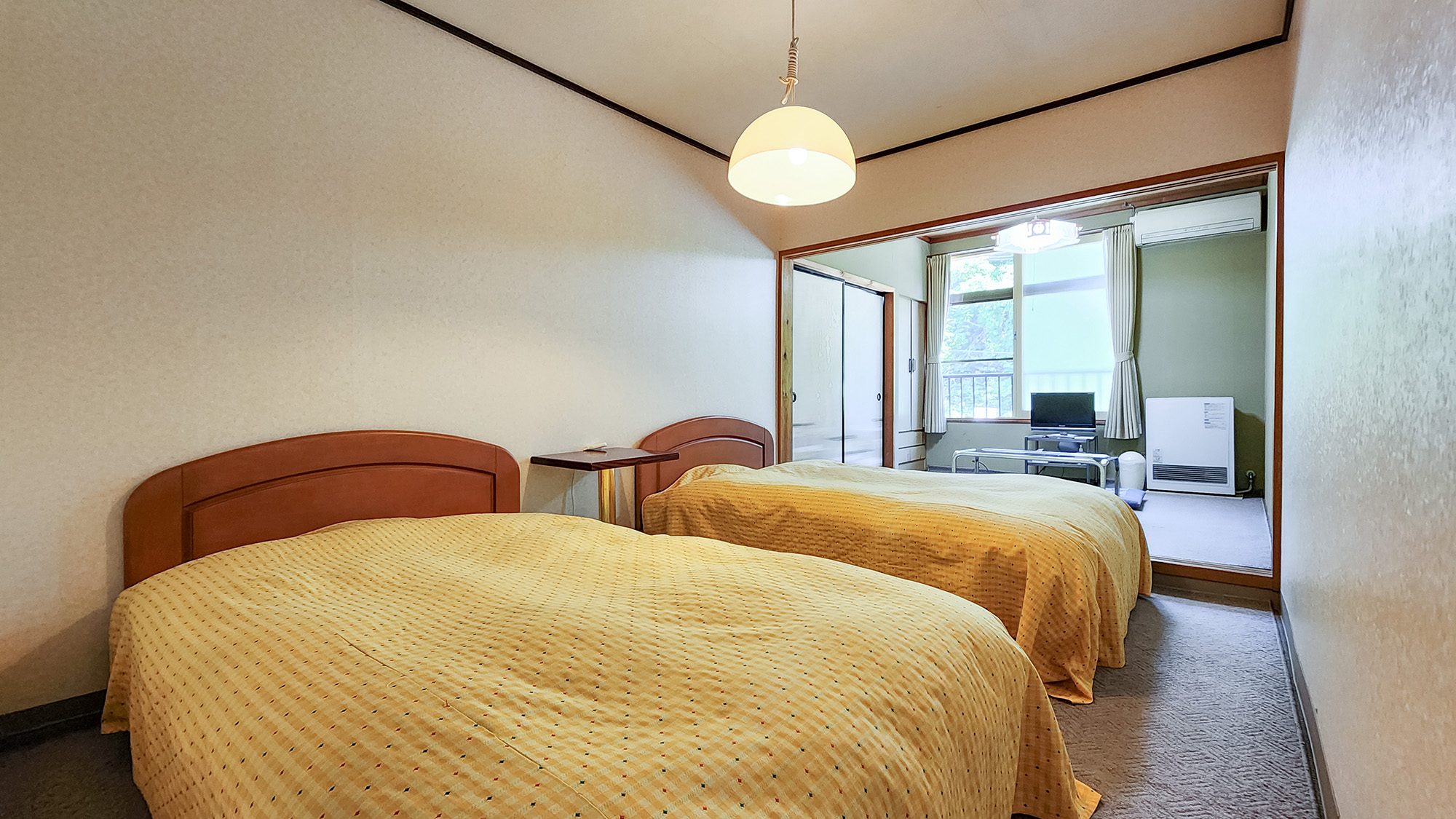 #和洋室　畳＋ベッドのいいとこ取り！くつろげる和洋室です