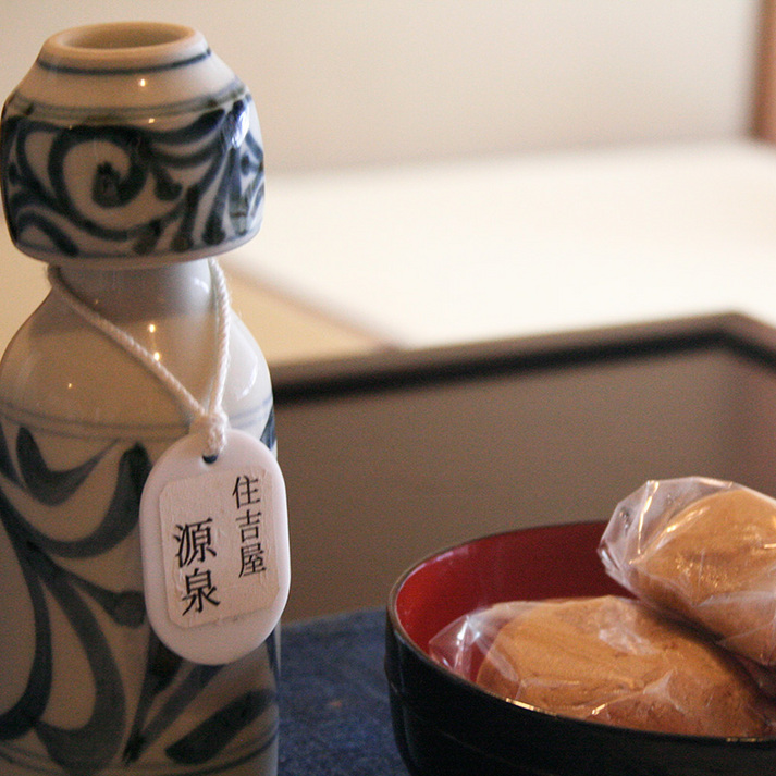 Drinkingboard and hot spring manju