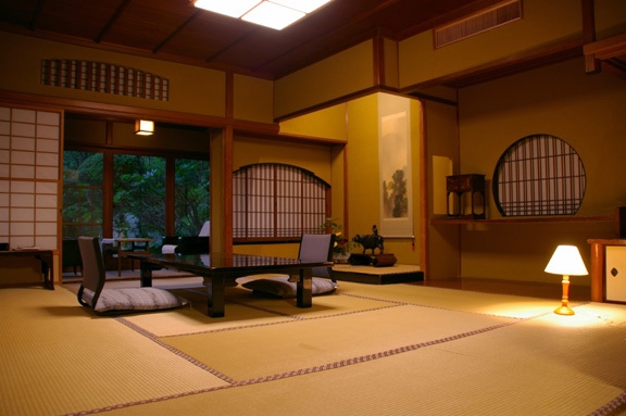 家族でゆったりしたいから、レトロな老舗正統派旅館