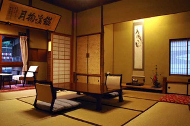 湯川を望む客室の一例