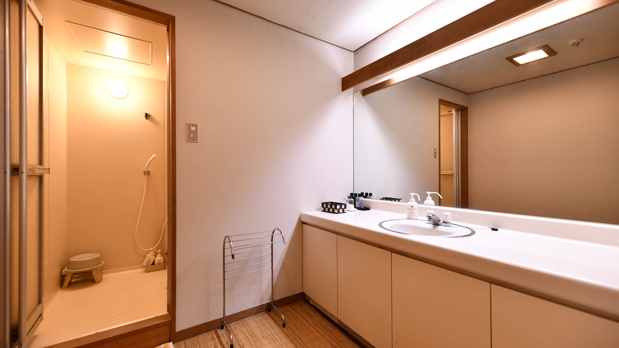 客室一例｜豊楽　和室17.5畳＋8畳　禁煙　パウダーコーナー