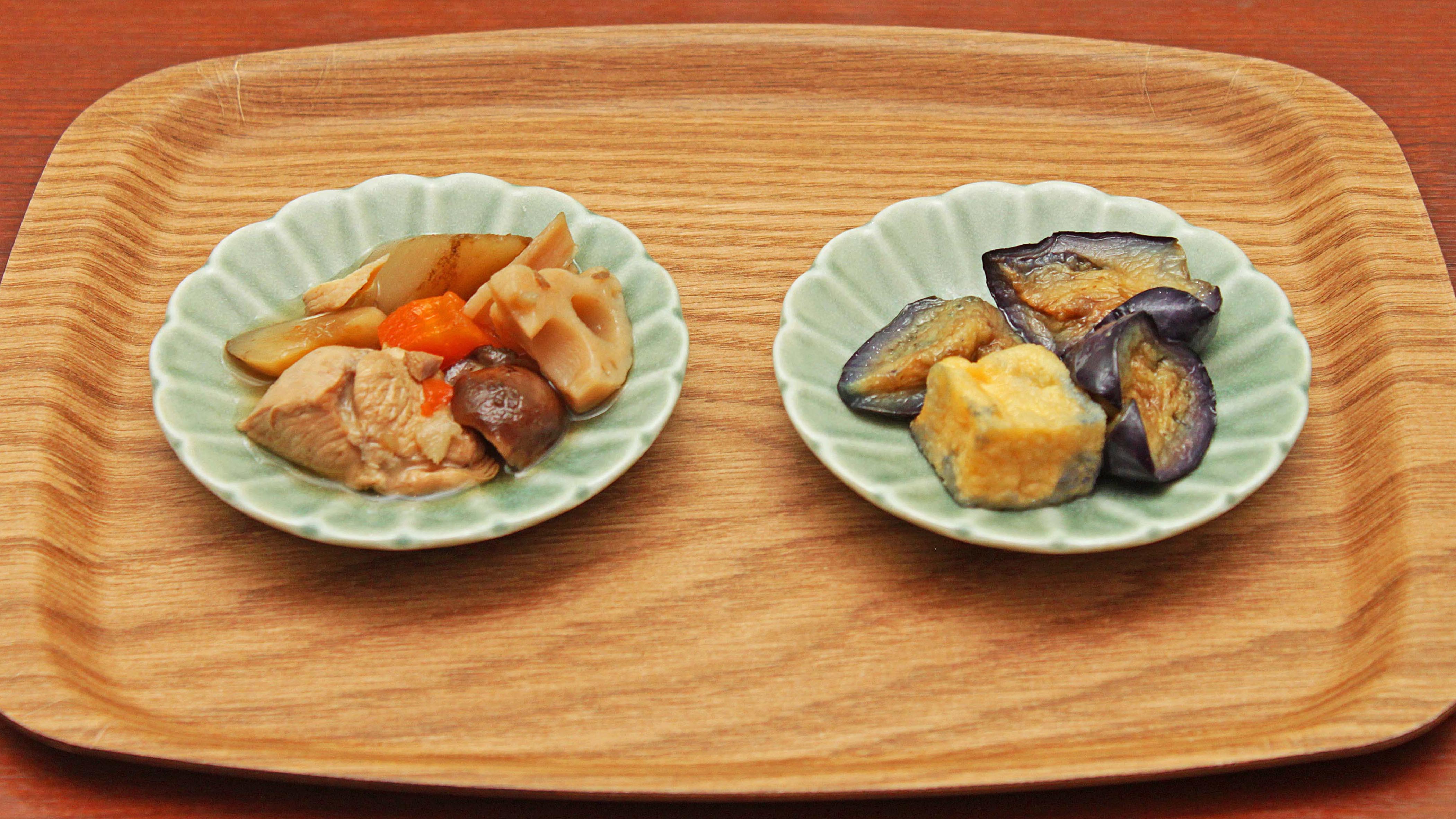 【ビュッフェ一例】左:筑前煮　右:なすしたし