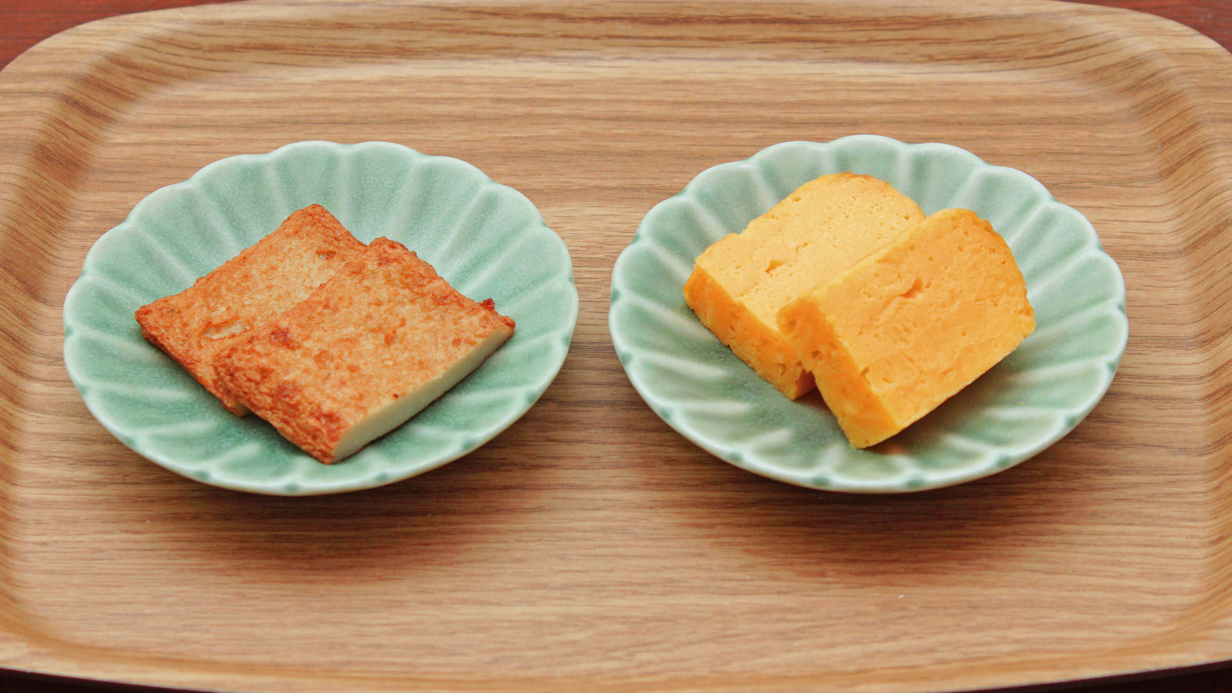 【ビュッフェ一例】左:土佐造りじゃこ天　右:卵焼き