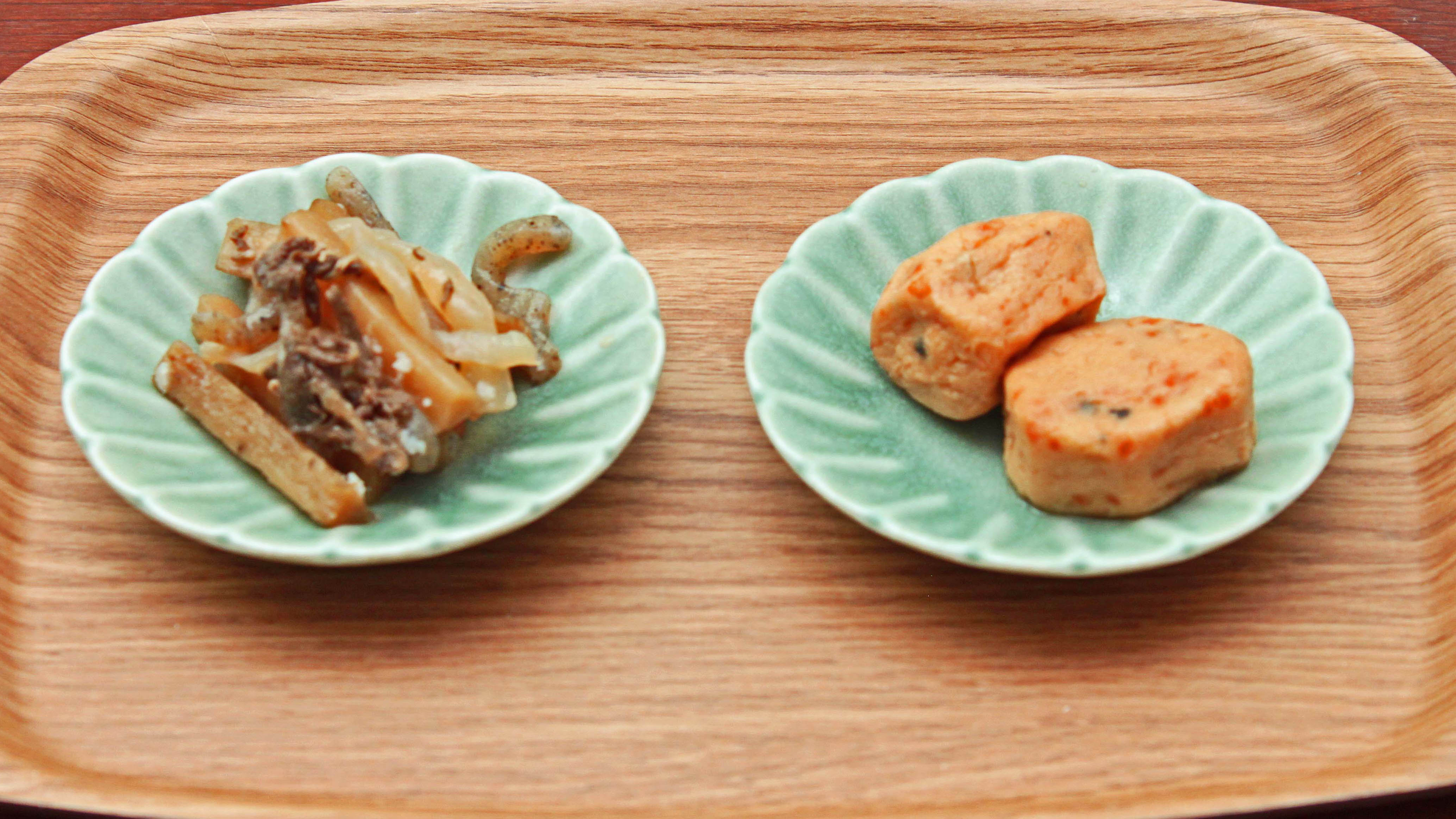 【ビュッフェ一例】左:牛蒡と牛肉のたいたん　右:がんも煮