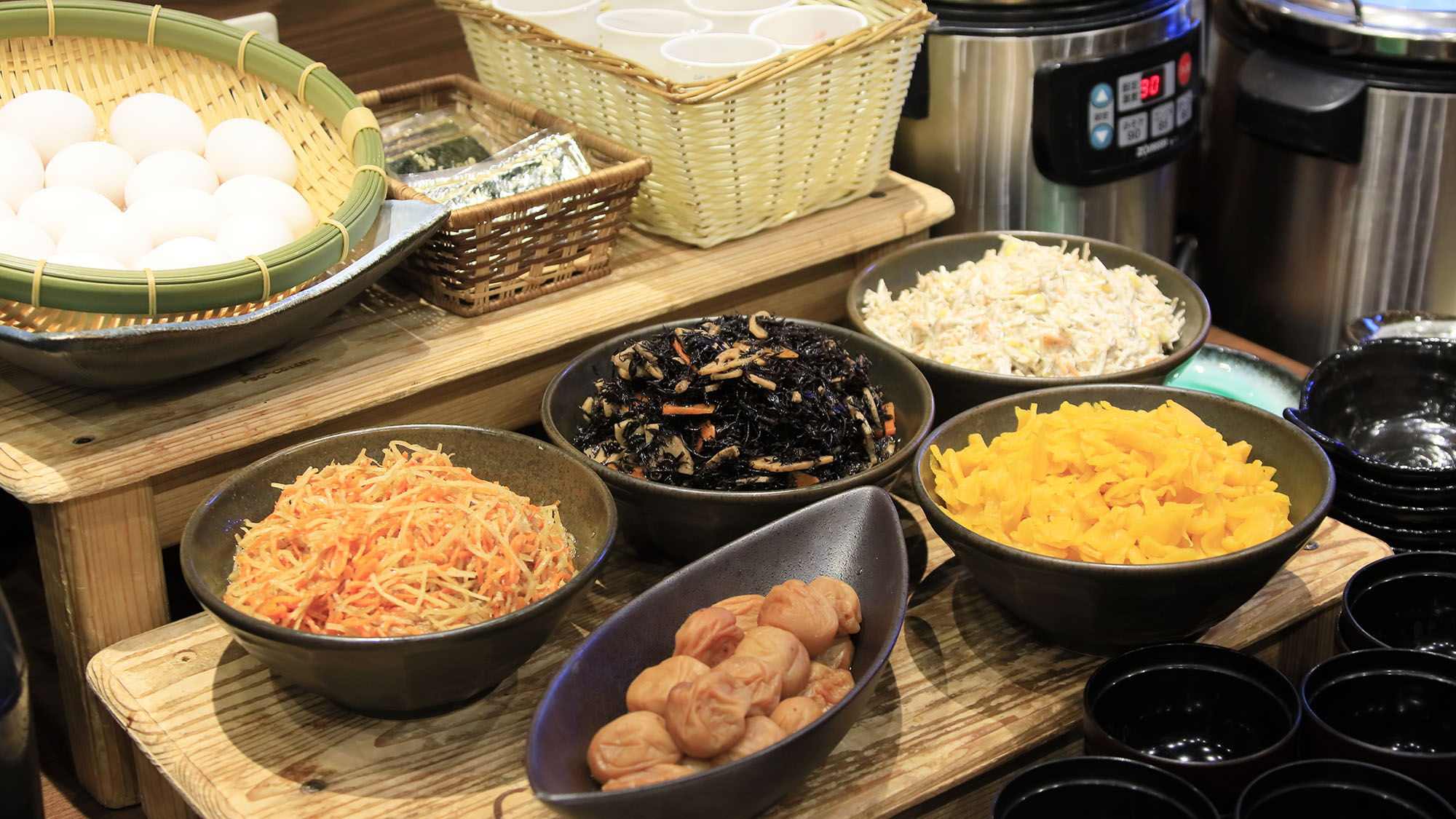 【千年の宴】朝食は6:30から10:00まで約50種類のバイキングをお楽しみいただけます！