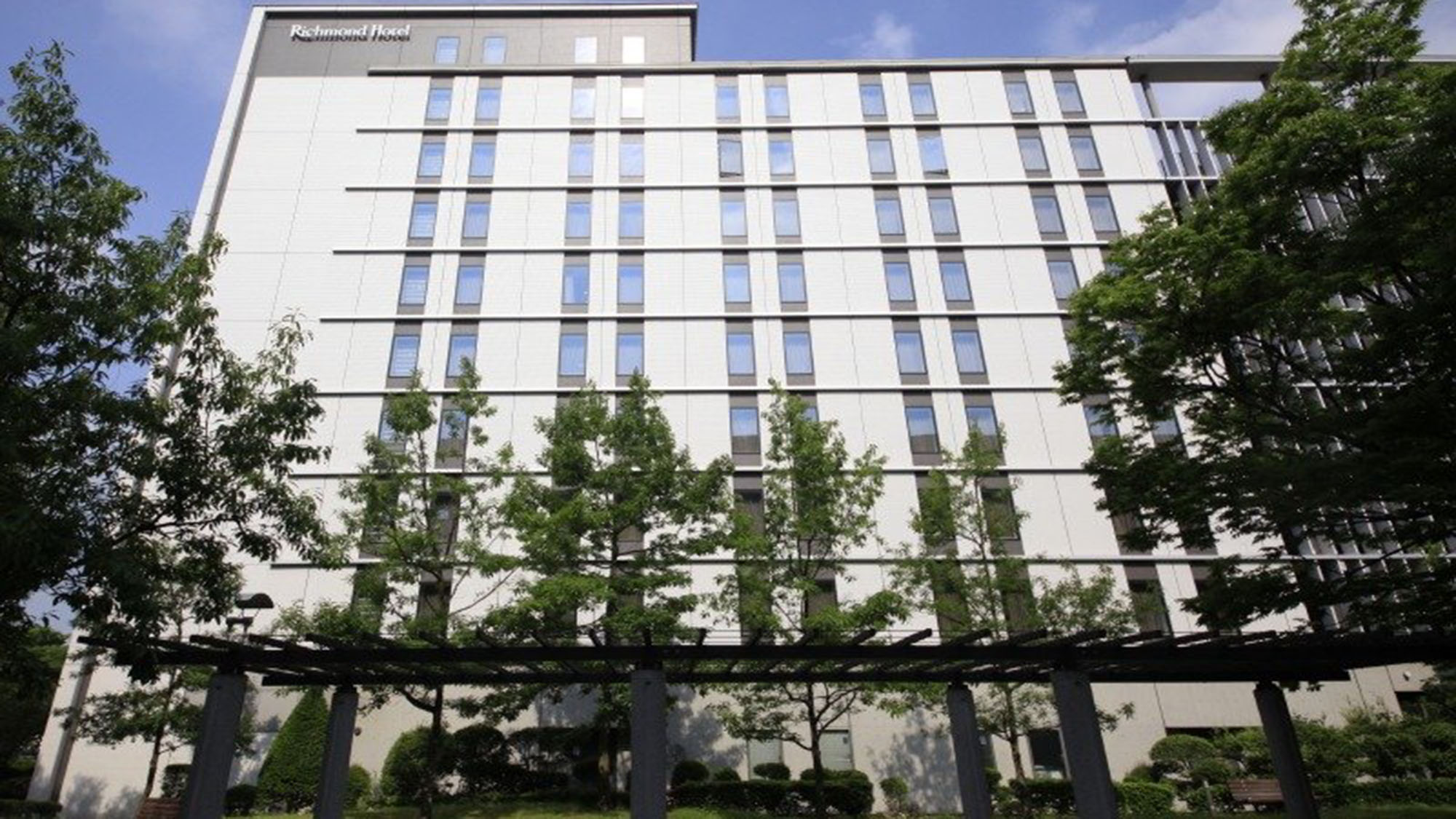 1階にはコンビニもあって便利♪