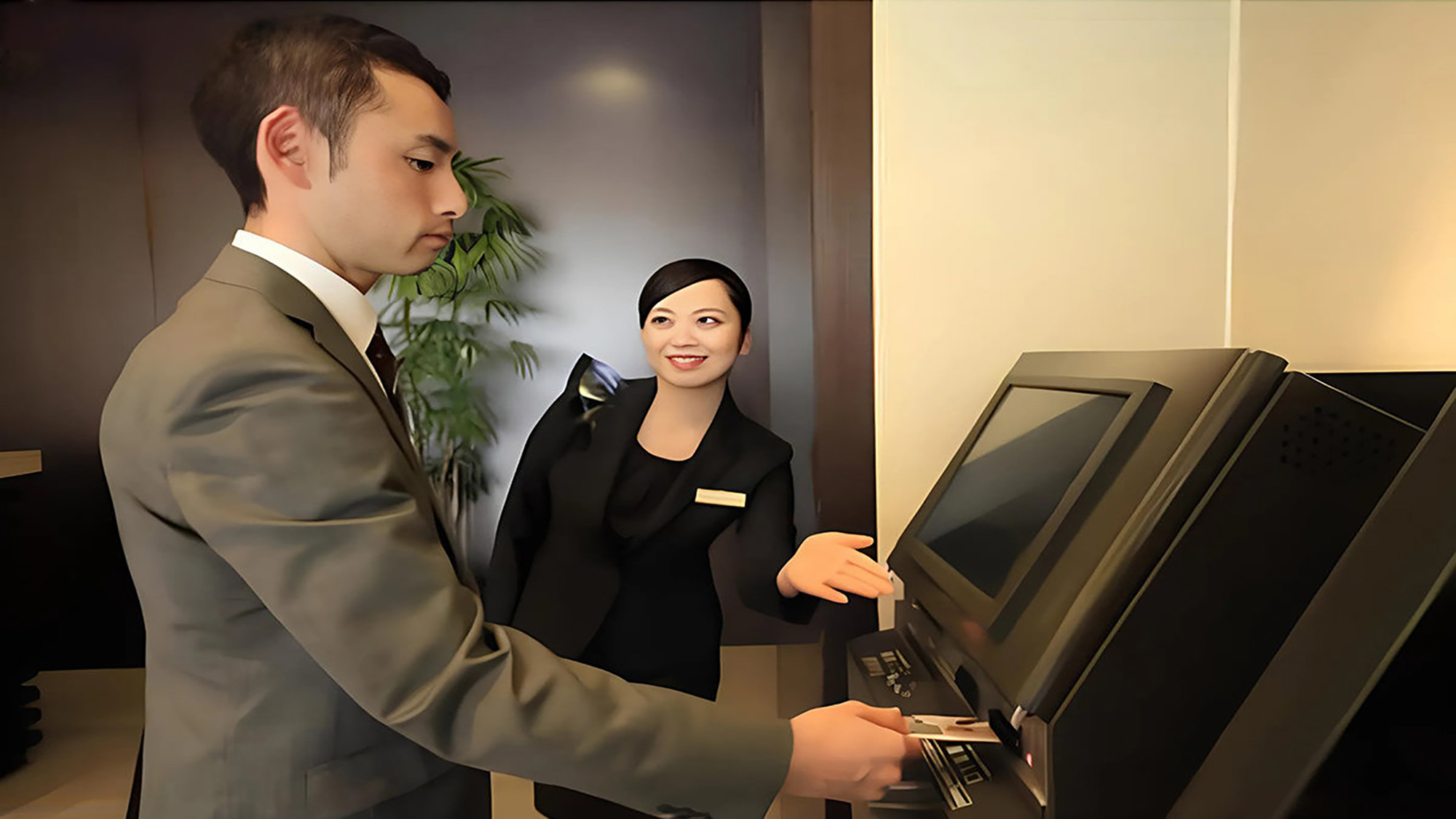 【フロント】お支払いは自動精算機にて♪　スタッフがご案内いたします。