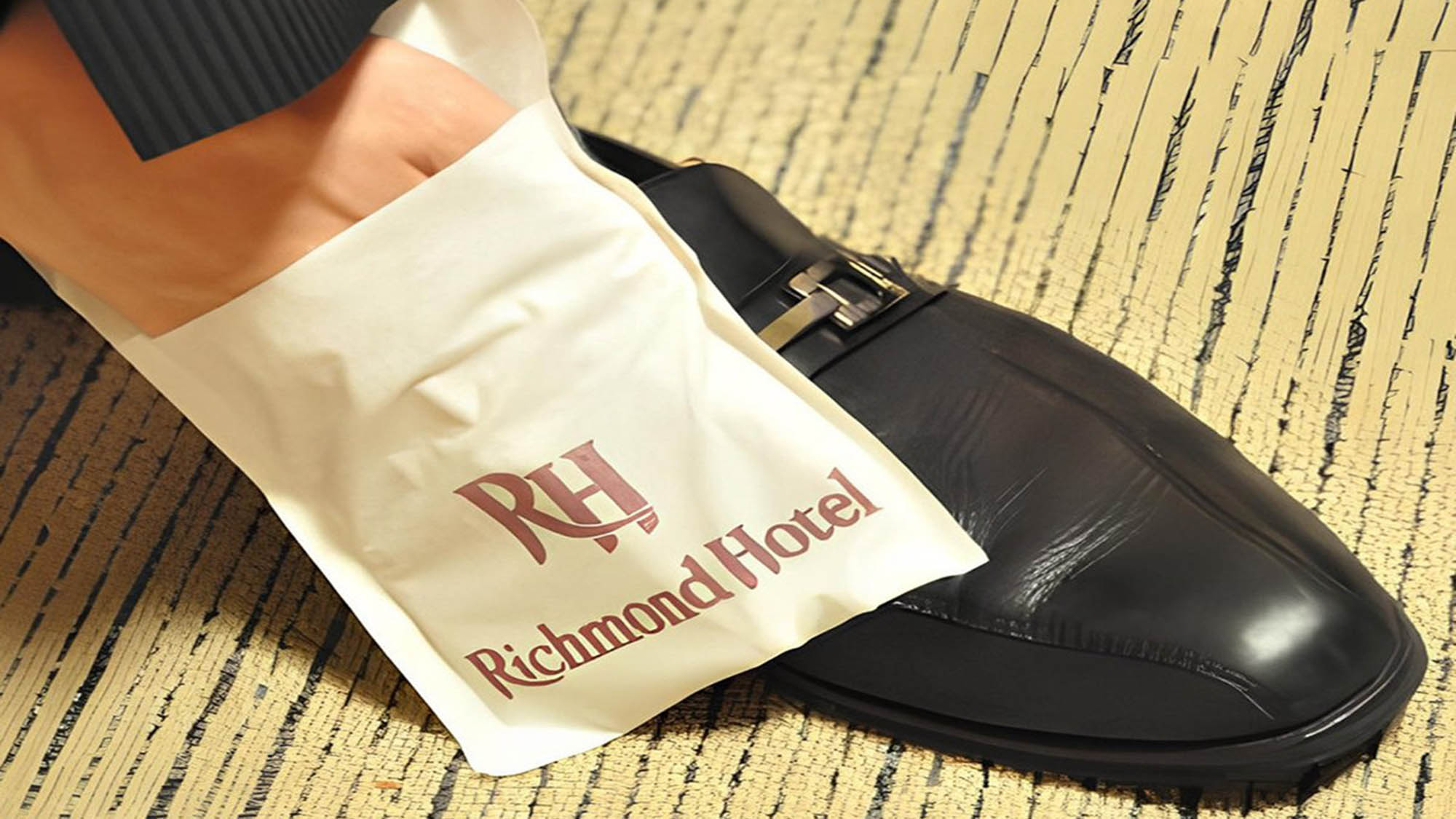 【シューシャインペーパー】身だしなみは足元から！ピカピカに磨いて行ってらっしゃいませ♪