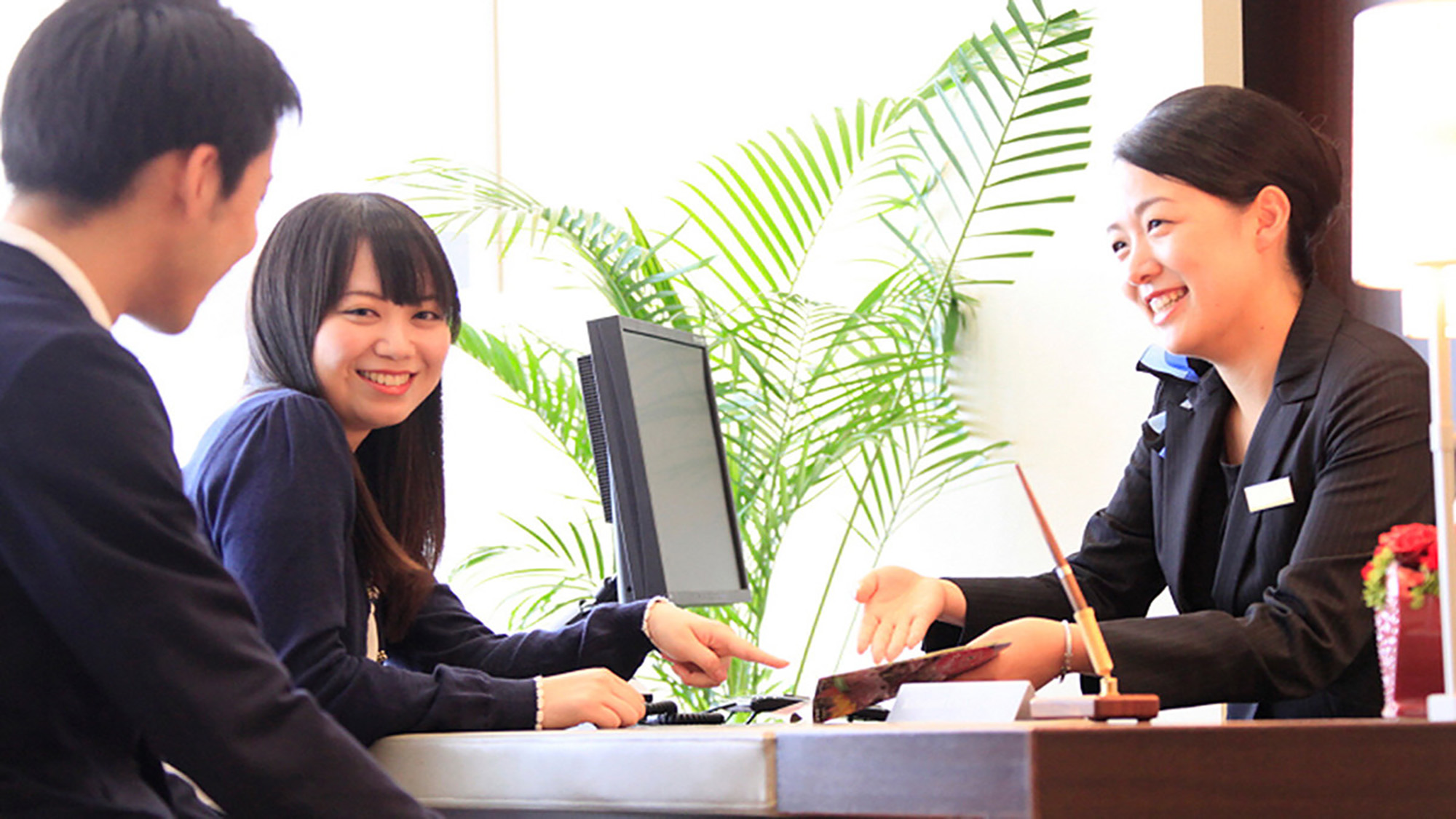 【フロント】目的地までのアクセスはお任せください♪