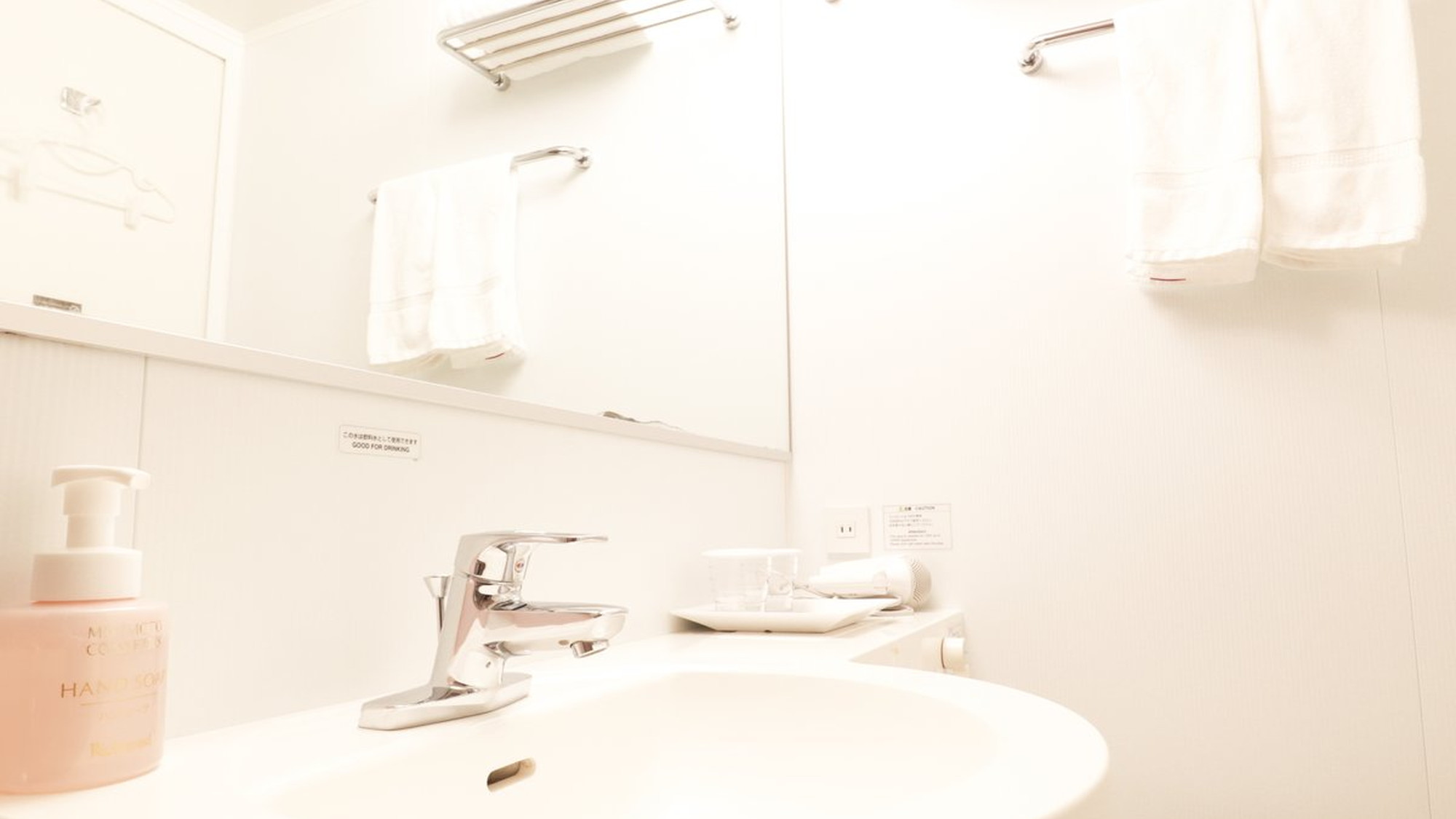 シングル・コーナーダブルルーム】全室バストイレが一緒のユニットバスタイプでございます。